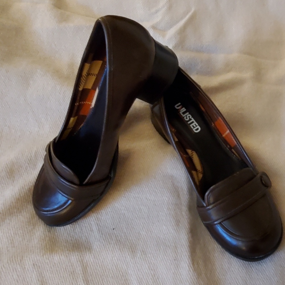 Brown comfort low heel loafer